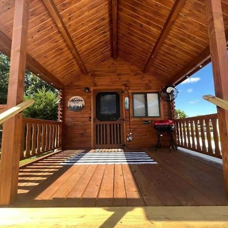 Picturesque Family Cabin With Loft In Tennessee เซอเวียร์วีล ภายนอก รูปภาพ