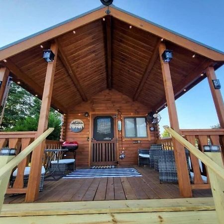 Picturesque Family Cabin With Loft In Tennessee เซอเวียร์วีล ภายนอก รูปภาพ