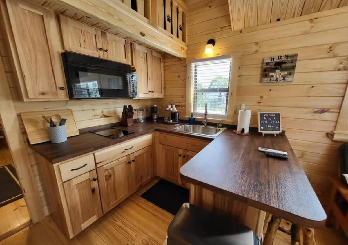 Picturesque Family Cabin With Loft In Tennessee เซอเวียร์วีล ภายนอก รูปภาพ